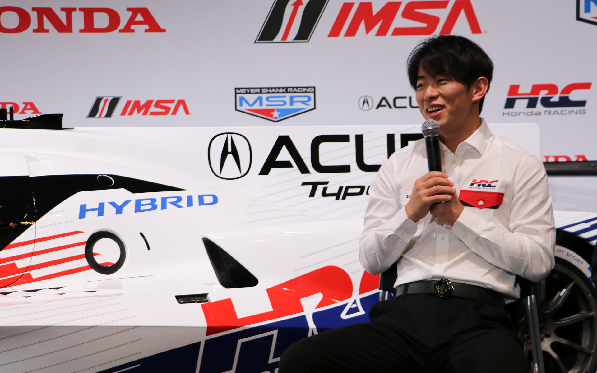 太田格之進選手。2018年に鈴鹿サーキットレーシングスクール（現ホンダ・レーシング・スクール・鈴鹿）でスカラシップを獲得。ホンダのドライバー育成プログラム「ホンダ・フォーミュラ・ドリーム・プロジェクト（HFDP）」を経て、2023年から国内トップカテゴリーであるスーパーフォーミュラとSUPER GT GT500クラスに参戦。スーパーフォーミュラでは、Rd.8と最終戦のRd.9と連続優勝している