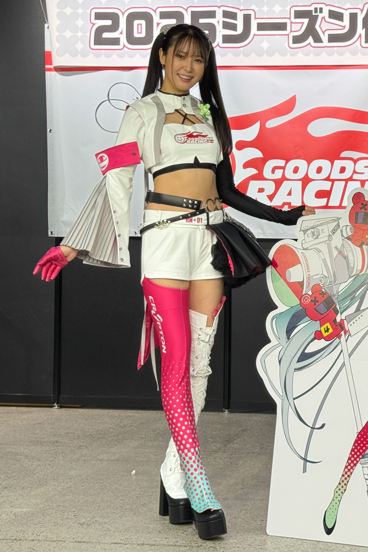 荒井つかささんが2025年シーズンのコスチュームを披露