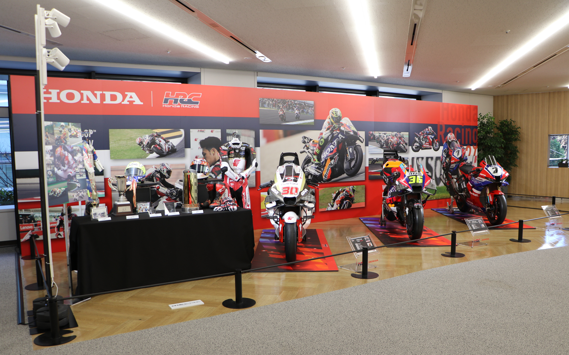 ホンダウエルカムプラザ青山の2階にもマシンが展示されていた