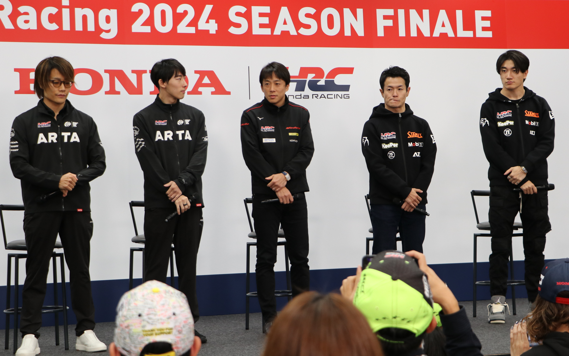 左からARTAの松下信治選手、ARTAの佐藤選手蓮、Modulo Nakajima Racingの伊沢選手拓也選手、STANLEY TEAM KUNIMITSUの山本選手尚貴、STANLEY TEAM KUNIMITSUの牧野任祐選手