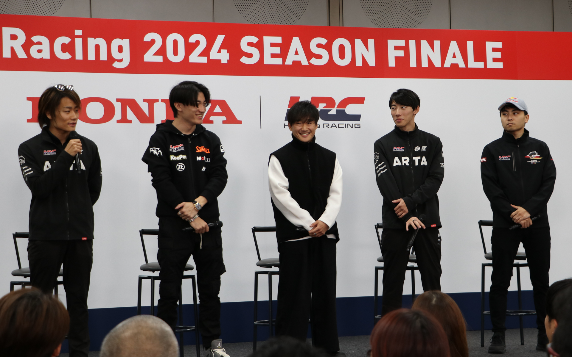 左から松下信治選手、牧野任祐選手、角田裕毅選手、佐藤蓮選手、岩佐歩夢選手