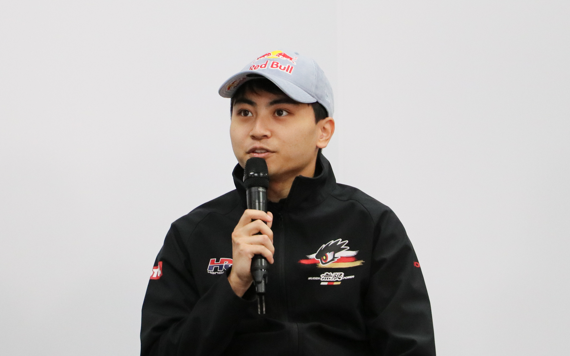 海外生活の長い岩佐選手。自炊も得意で佐藤選手と同居しているときは食事担当だったと明かした