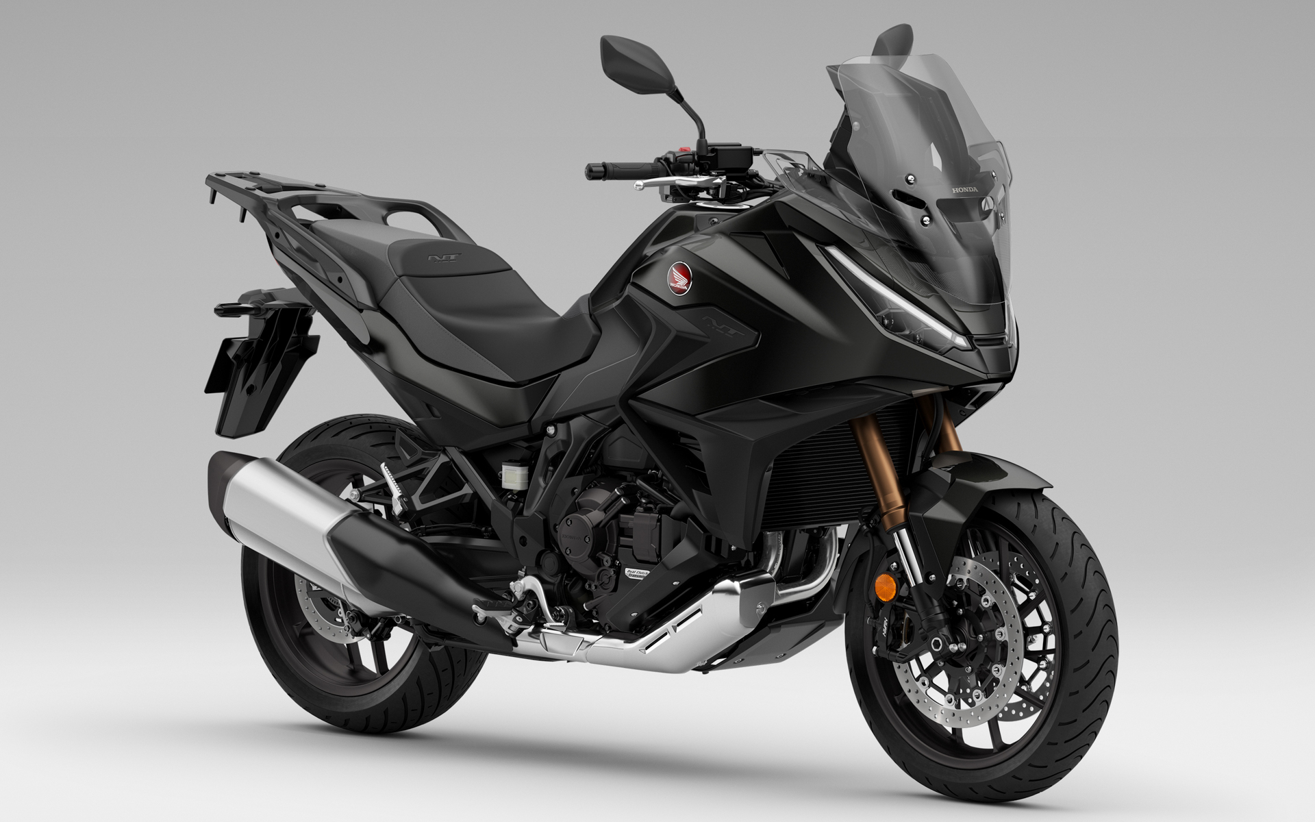 ボディサイズは2240×860×1340mm（全長×全幅×全高）調整式スクリーン最上位置は1510mm