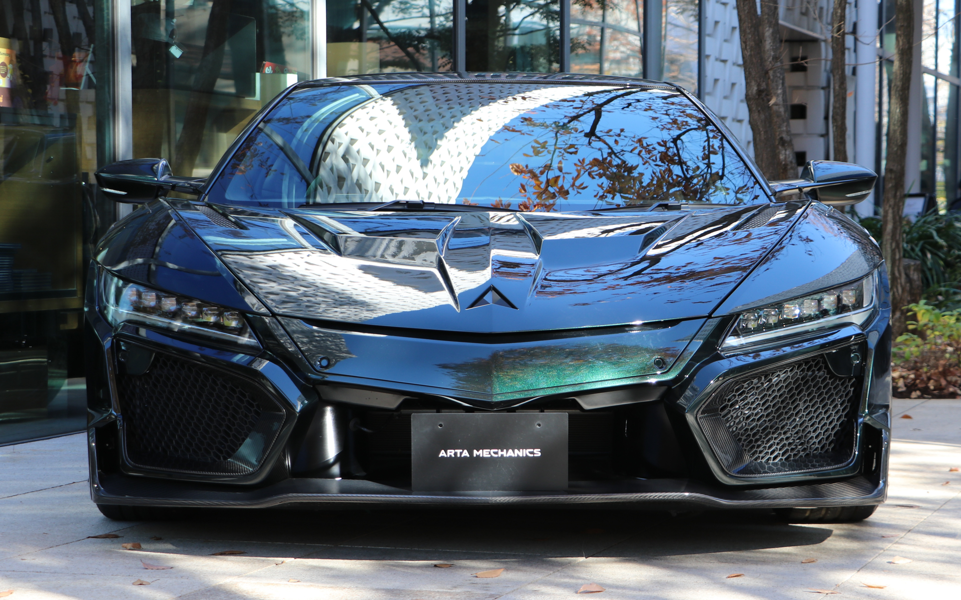 車高を車検に通る限界まで下げ、スポーティ感をアップさせた