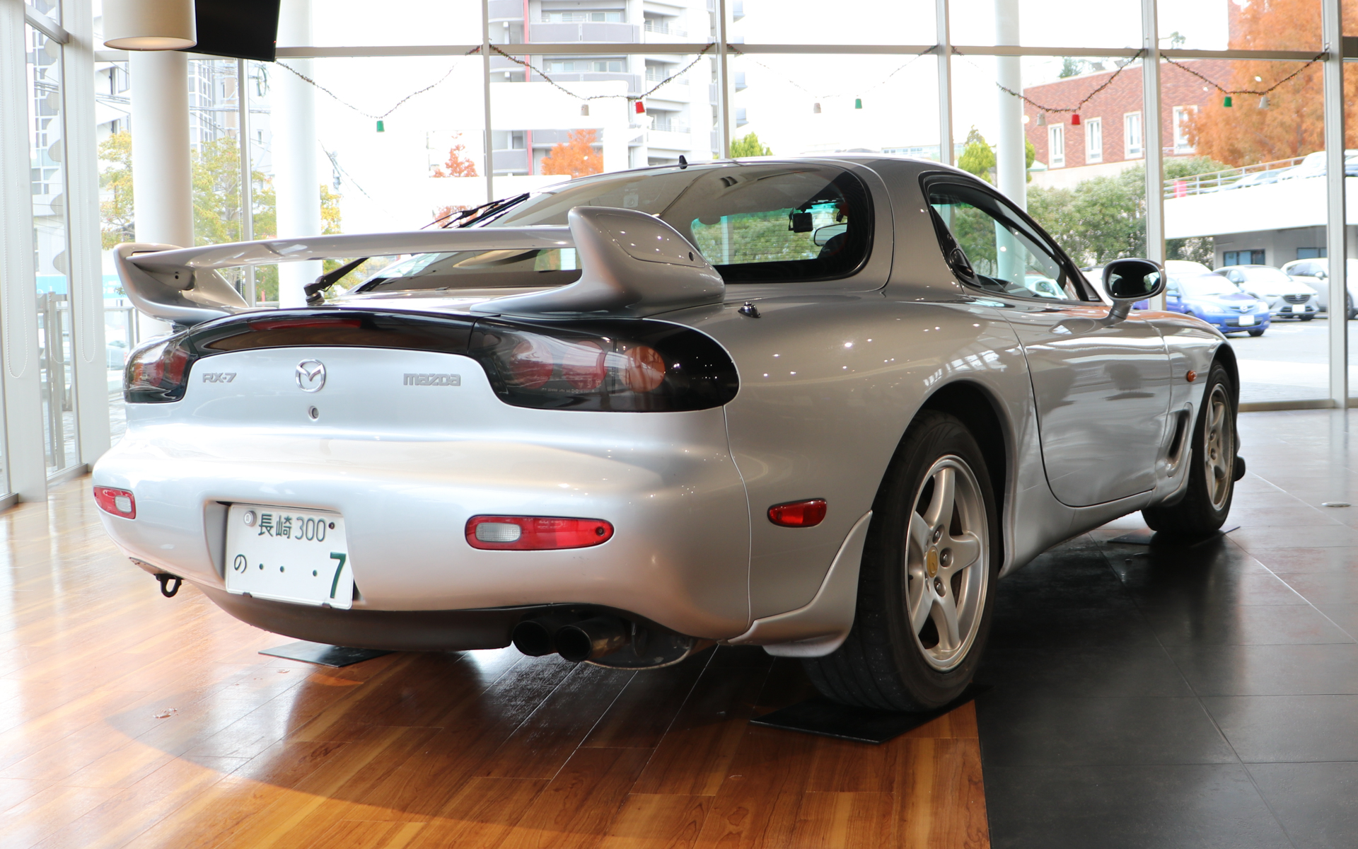 新車購入時に「フロアマット」と「マッドフラップ」をオプションで装着している