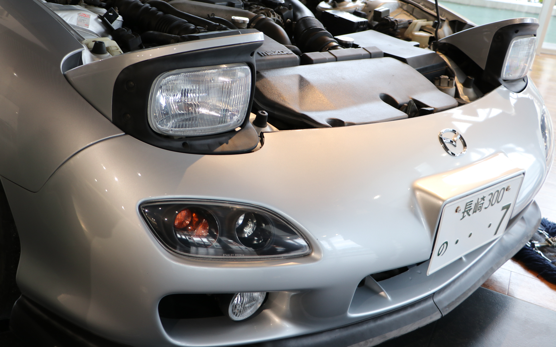 リトラクタブルヘッドライトもスムーズに開閉する