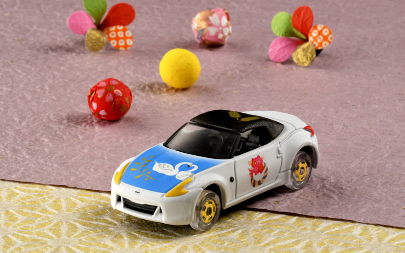 トミカ　初春トミカ　3種 トミカ、初春トミカ「百福トミカ」発売 「巳」の文字をデザイン