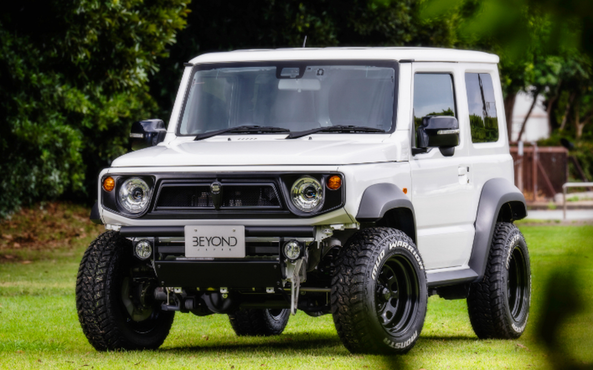 「Beyond JAPAN」ブランドではエクステリアパーツのほかにも、ラゲッジマット、バイザーカバー、グリップカバー、ドリンクバスケット、ショートアンテナなどもラインアップしている