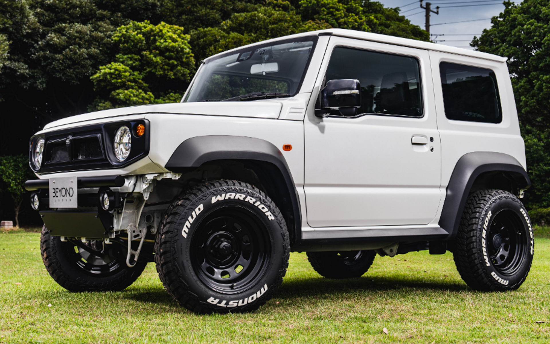 「Beyond JAPAN」ブランドではエクステリアパーツのほかにも、ラゲッジマット、バイザーカバー、グリップカバー、ドリンクバスケット、ショートアンテナなどもラインアップしている