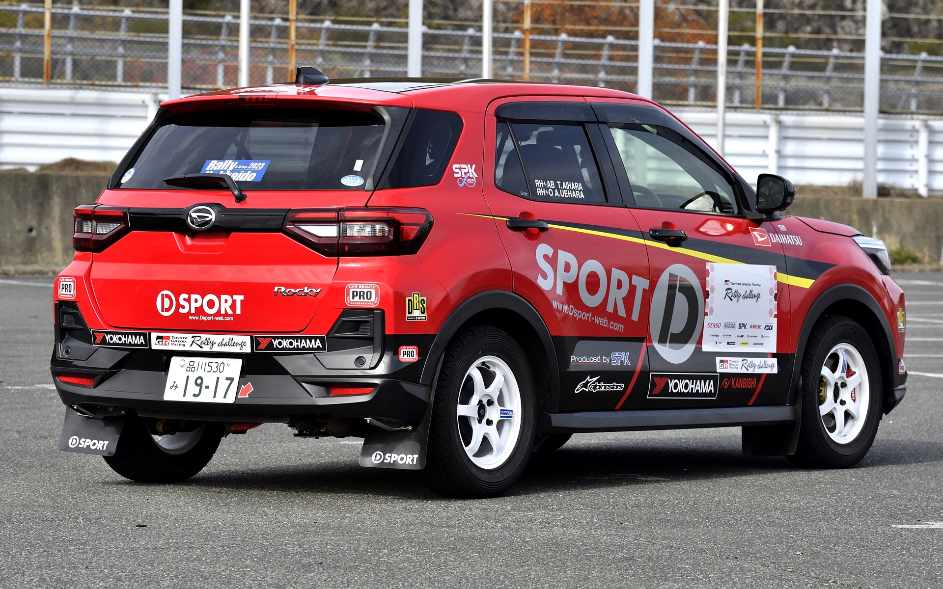 ユーザーが日常的に走行する道を封鎖して行なわれるラリー競技で限界走行することにより耐久促進試験を行ない、発生した事象に対してPCDAを回して知見を積み上げることでダイハツ車全体の“もっといいクルマづくり”につなげるという活動を行なうべくラリーに参戦している「DAIHATSU Rocky Rally car」