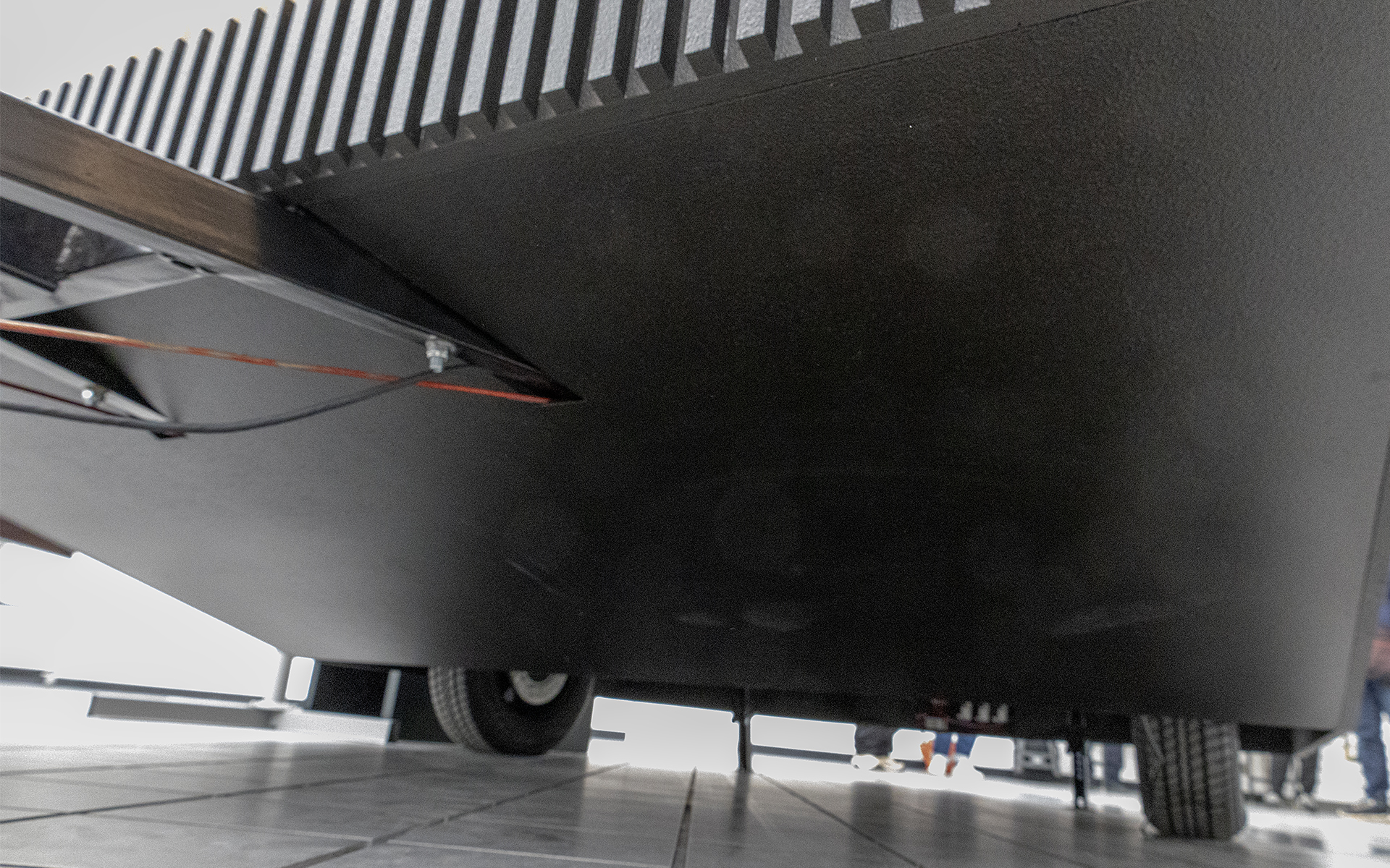 テラストレーラーは下面もしっかり作ってある