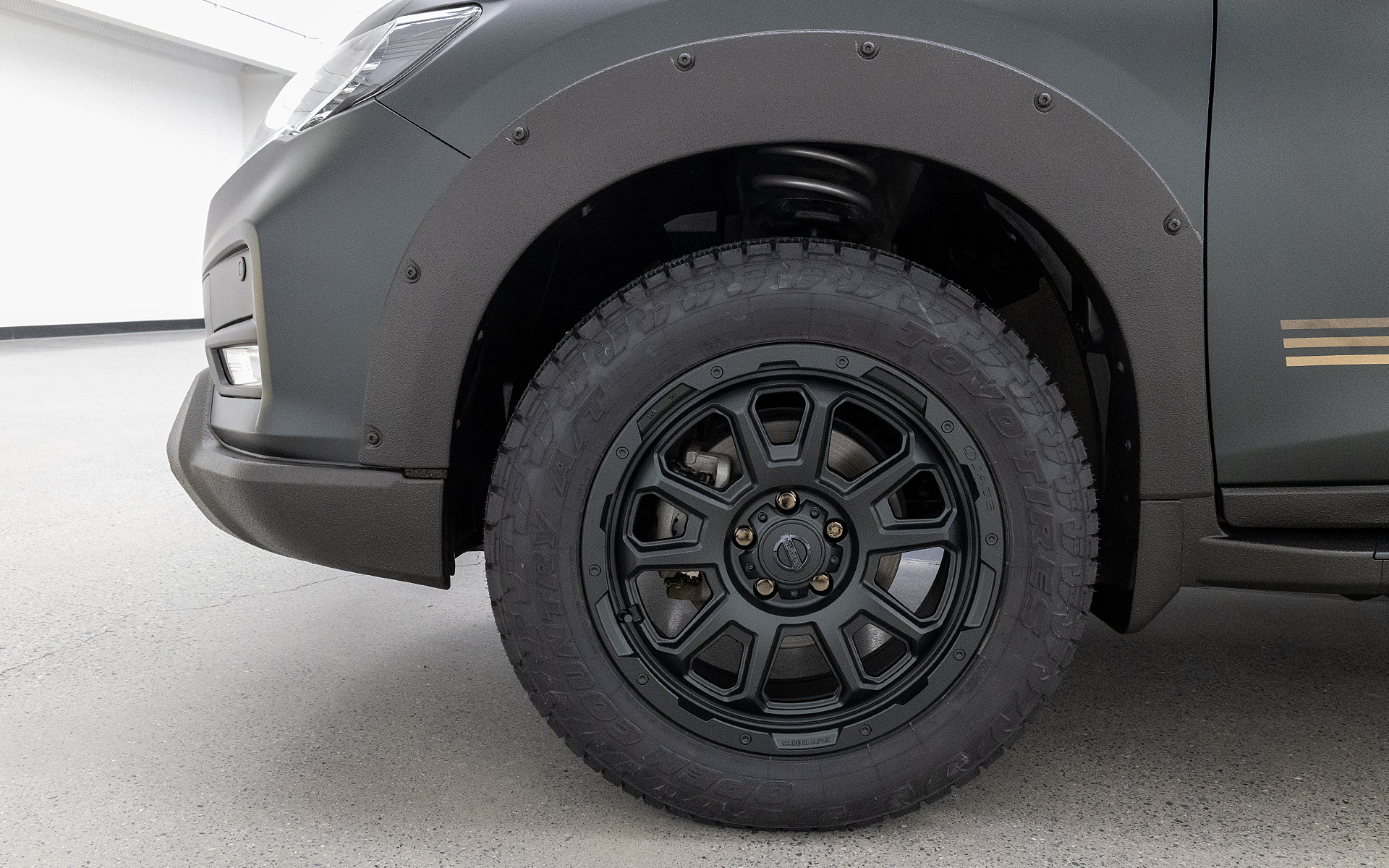 JAOS製のADMAS BL5ホイールにTOYO TIRE「オープンカントリーA/TIII」の組み合わせ