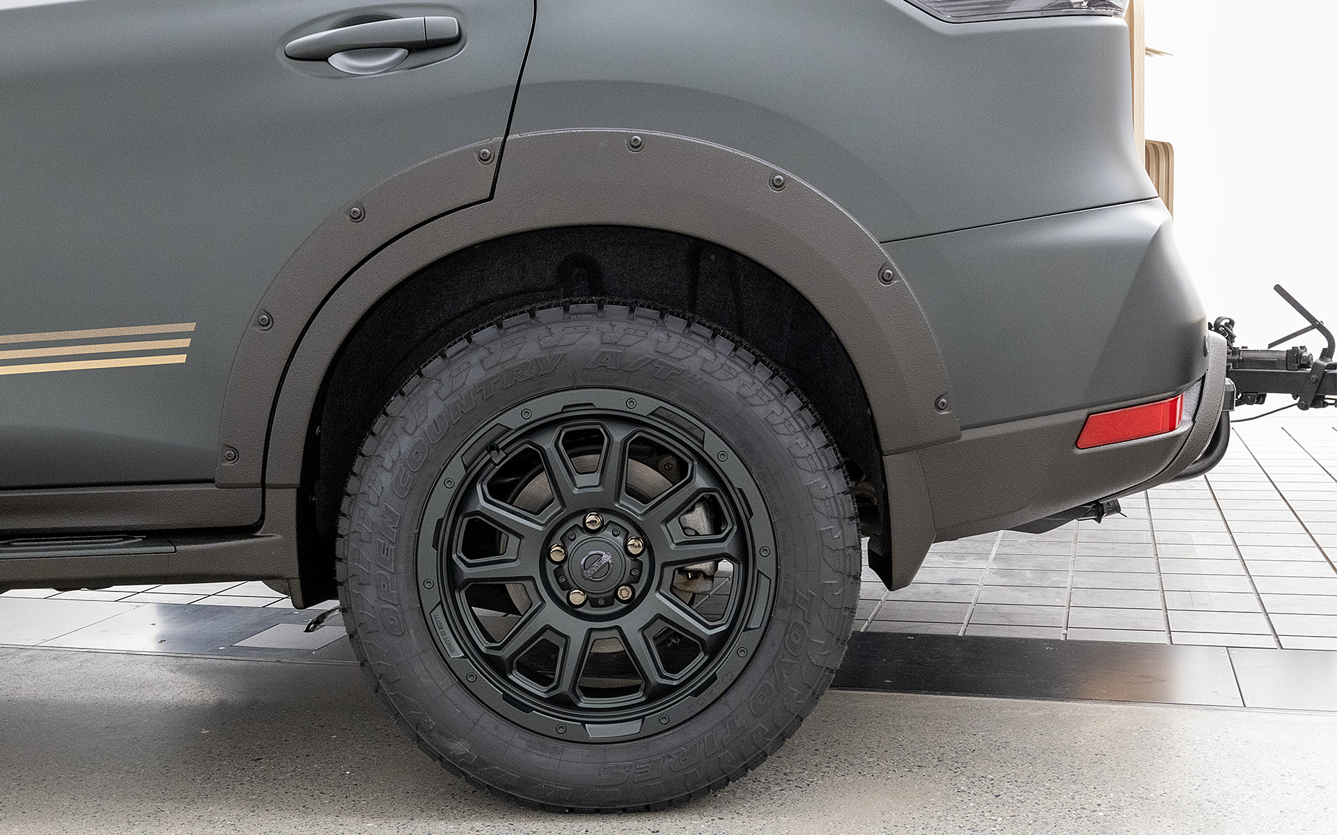 リアも同様。フェンダーガーニッシュはJAOS製のType-X