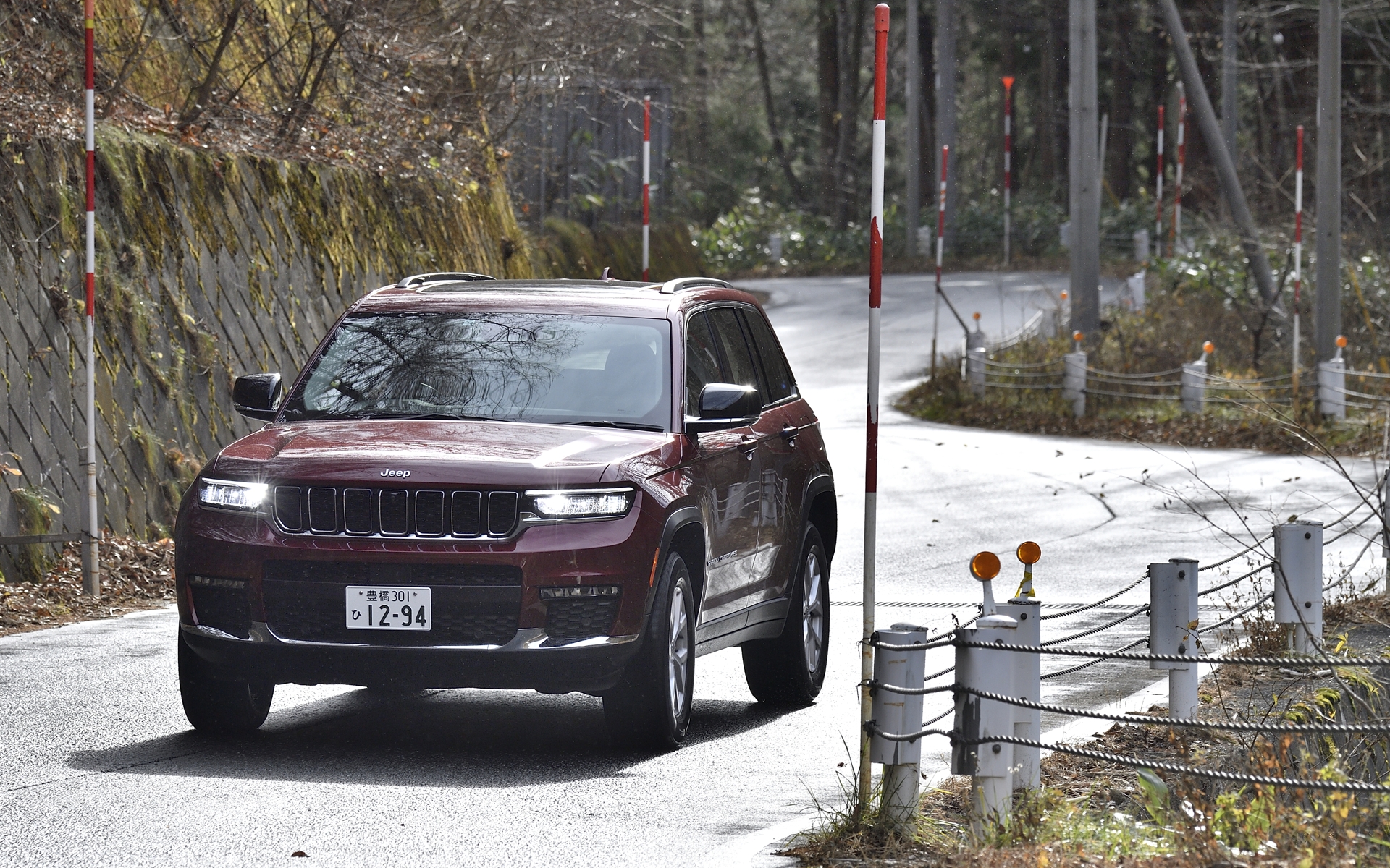 スタッドレスタイヤを装着したジープ「グランドチェロキー」でスキー場へ！