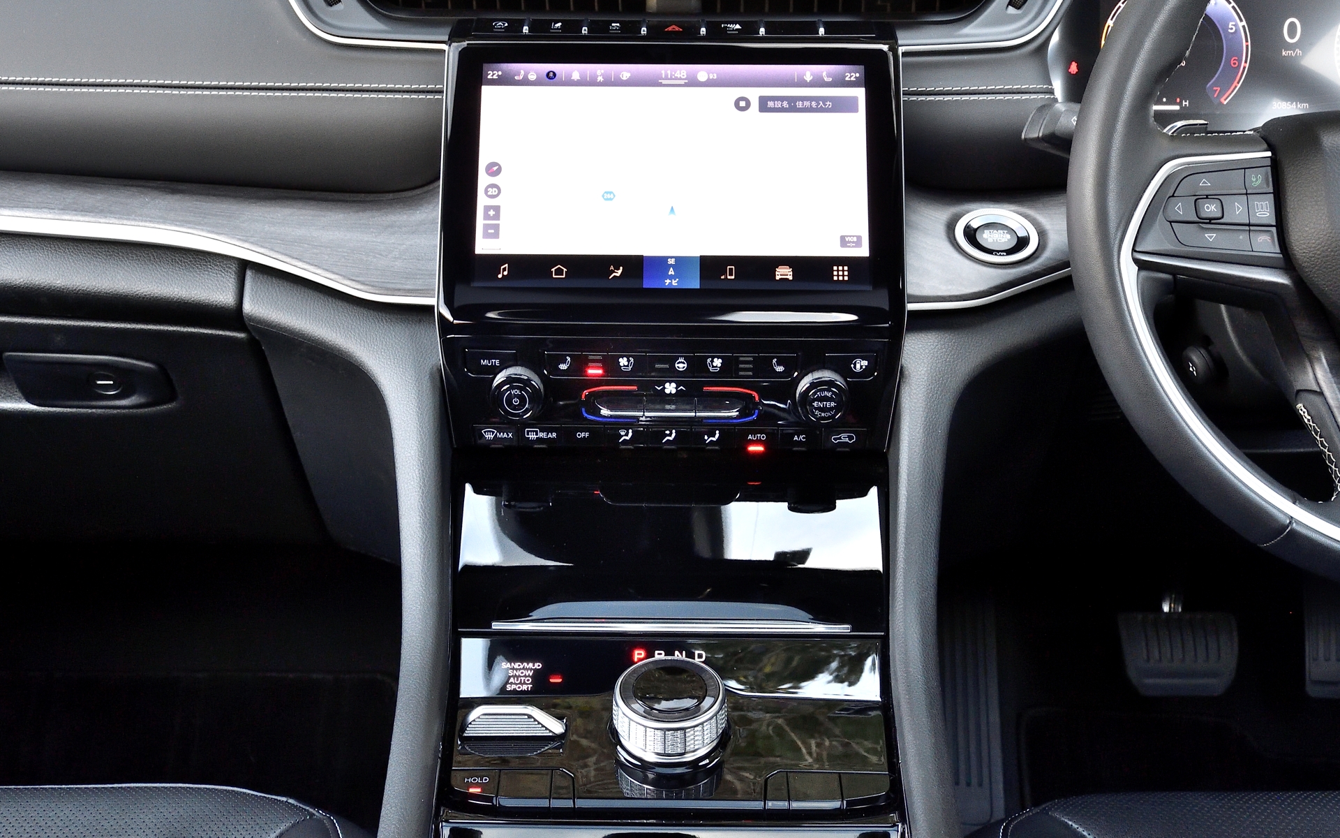 10.1インチタッチパネルモニターを備えるオーディオナビゲーションシステム「Uconnect」を標準装備