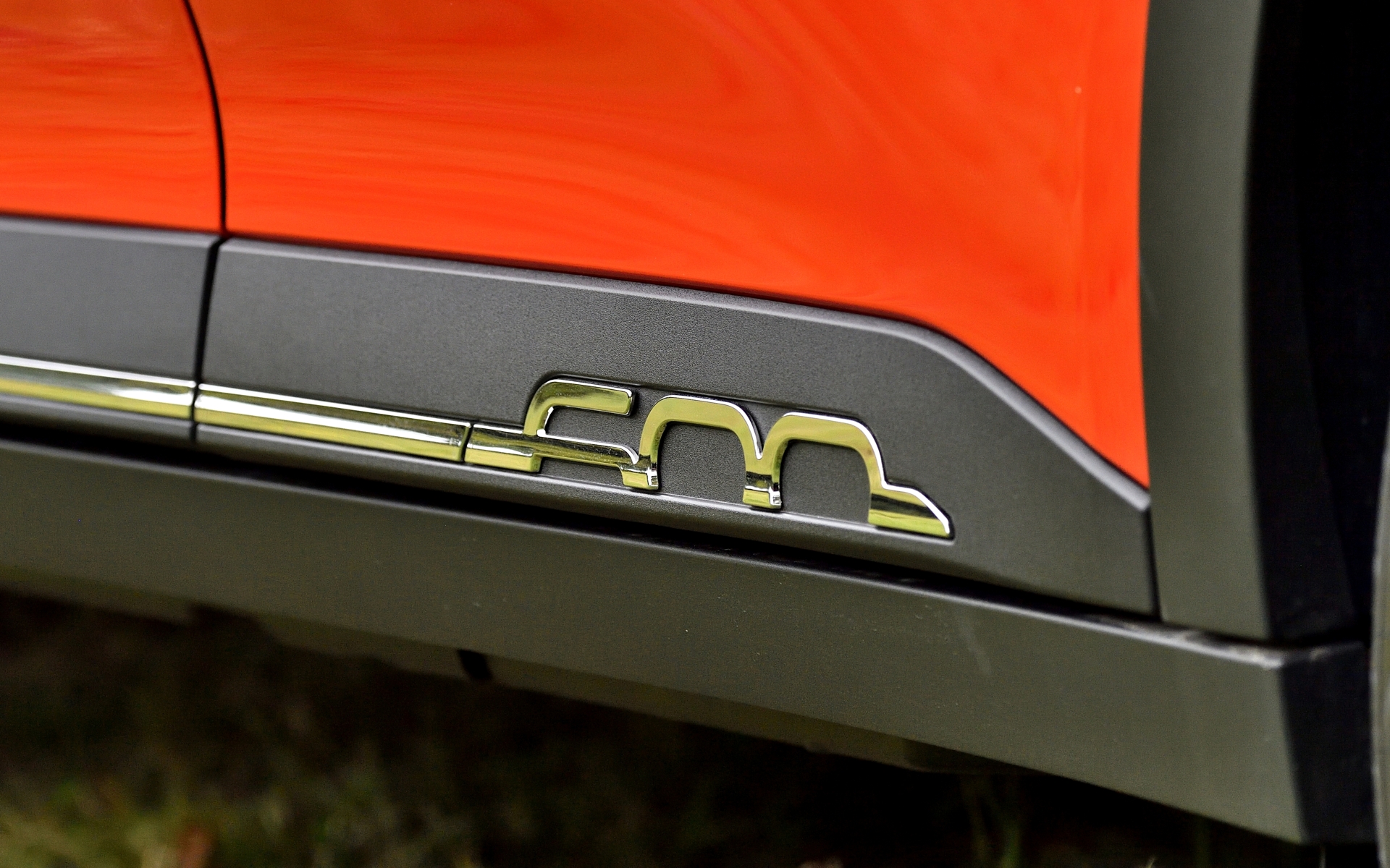 ボディサイドにも“600”のロゴを配置