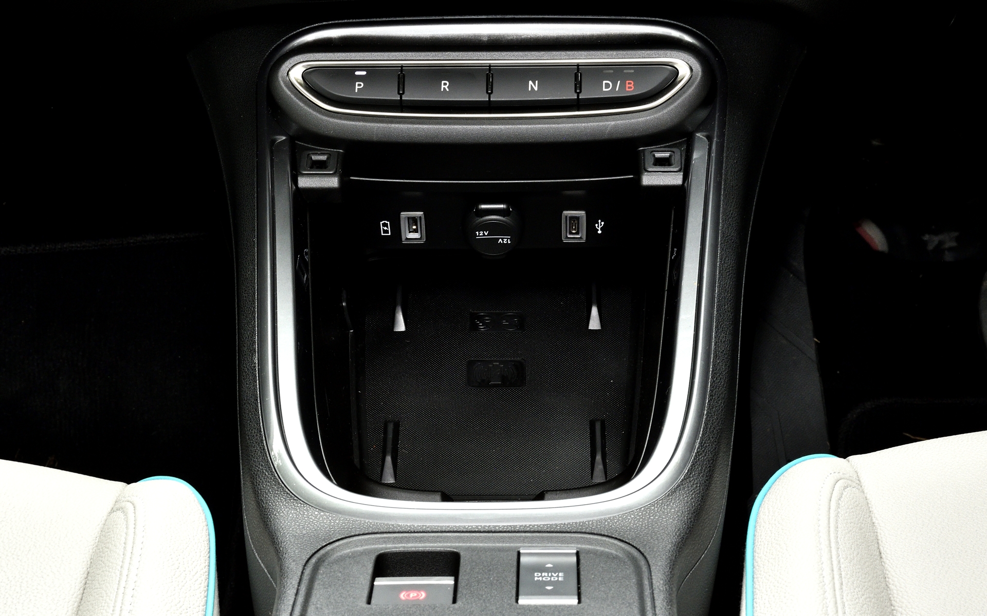 ワイヤレスチャージングパッドも設定される