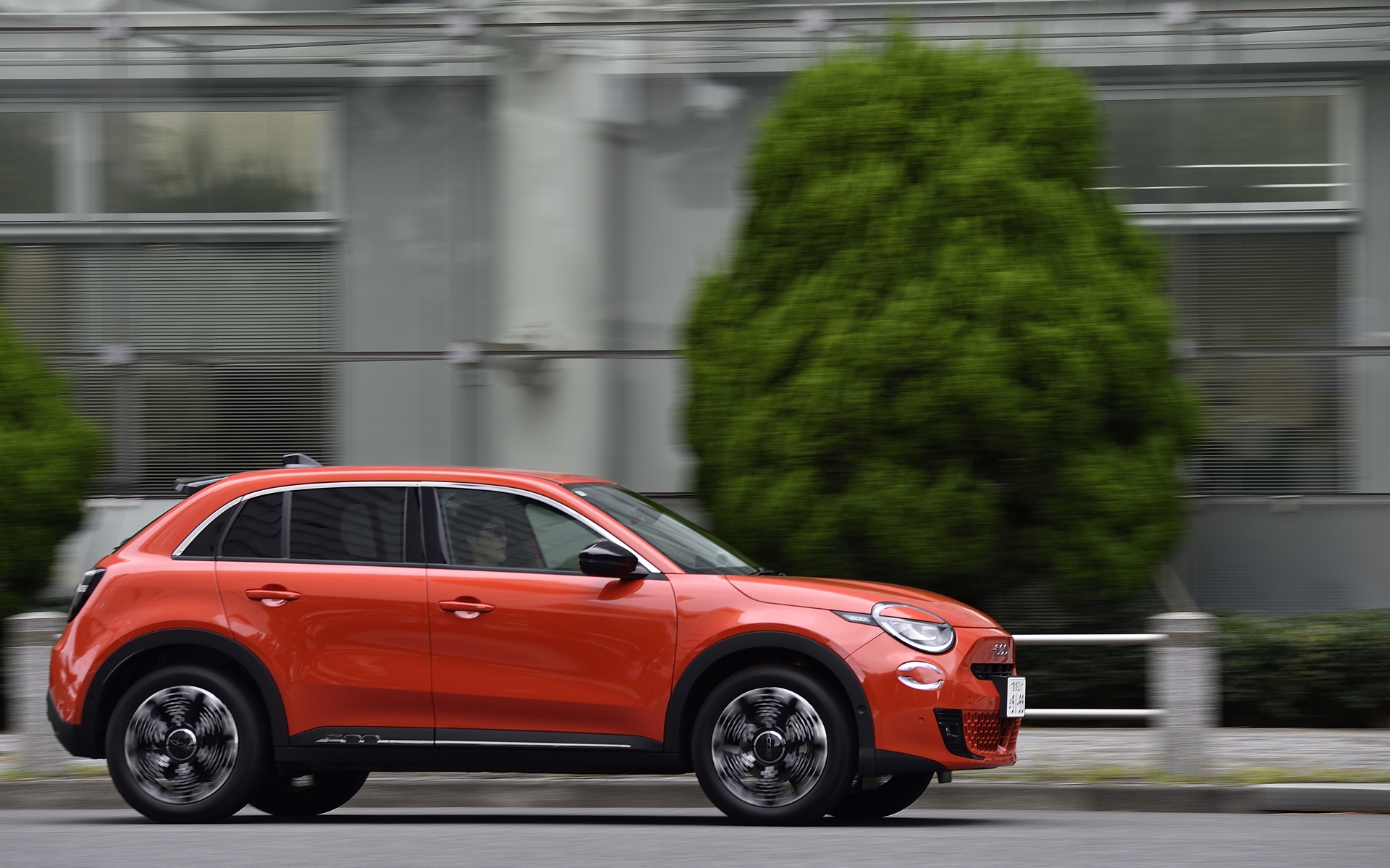 600eの装備やデザイン、走り、それぞれ1つ1つを見れば素敵ではあるが……