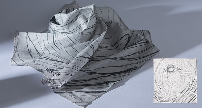 会場限定でInstagramを新規フォローした人にプレゼントされるのが、篠原ともえさんとモデリスタの初コラボレーションアイテムで、篠原さんによる緻密鉛筆画描き下ろしのバンダナ。サイズは530×530mm（縦×横）