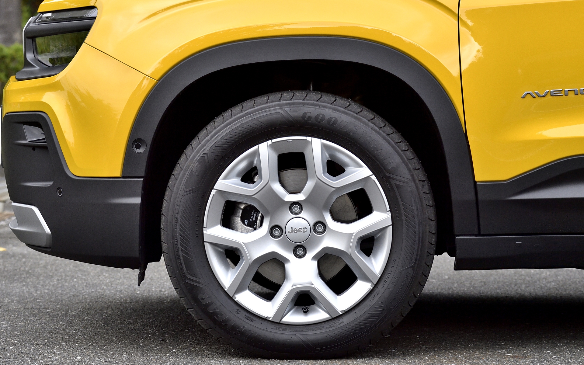 アルティテュードは17インチアルミホイールを標準装備。タイヤはグッドイヤー「EfficientGrip 2 SUV」（215/60R17）を装着