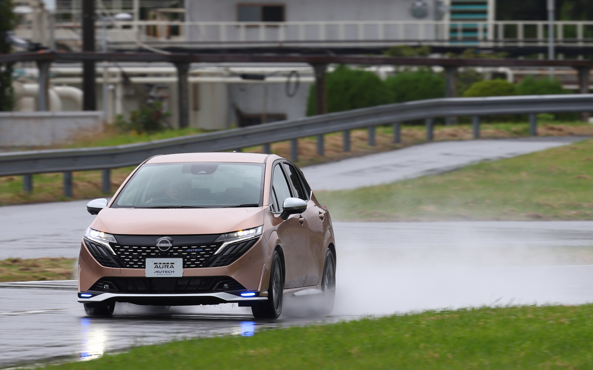 あいにくのウェット路面だったが、楽しくてついついアクセルを踏む量が増えていた