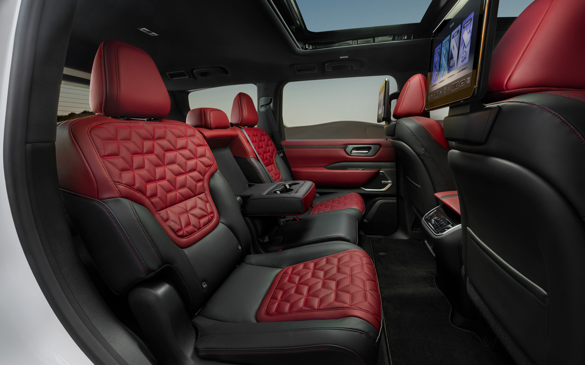 新型パトロールのシートレイアウトは2＋3＋3の8人乗り