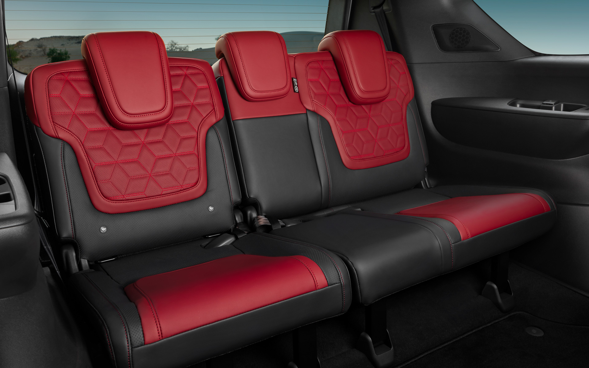 新型パトロールのシートレイアウトは2＋3＋3の8人乗り