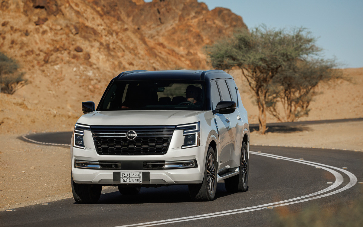 オンロードでは発進に余裕があり、重たいボディを即座に動かせる感覚があった