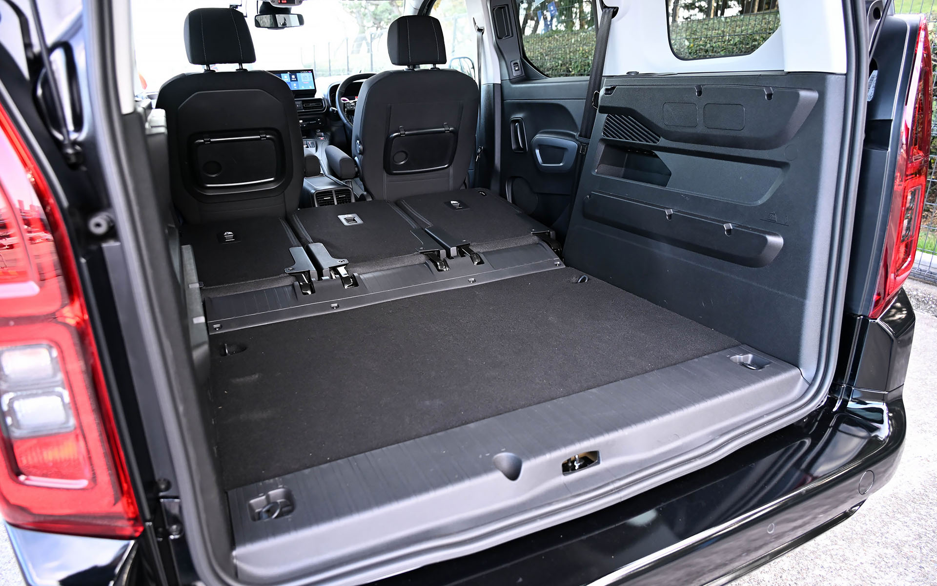 シートアレンジもバリエーションが豊富。最大2126Lまで拡大可能