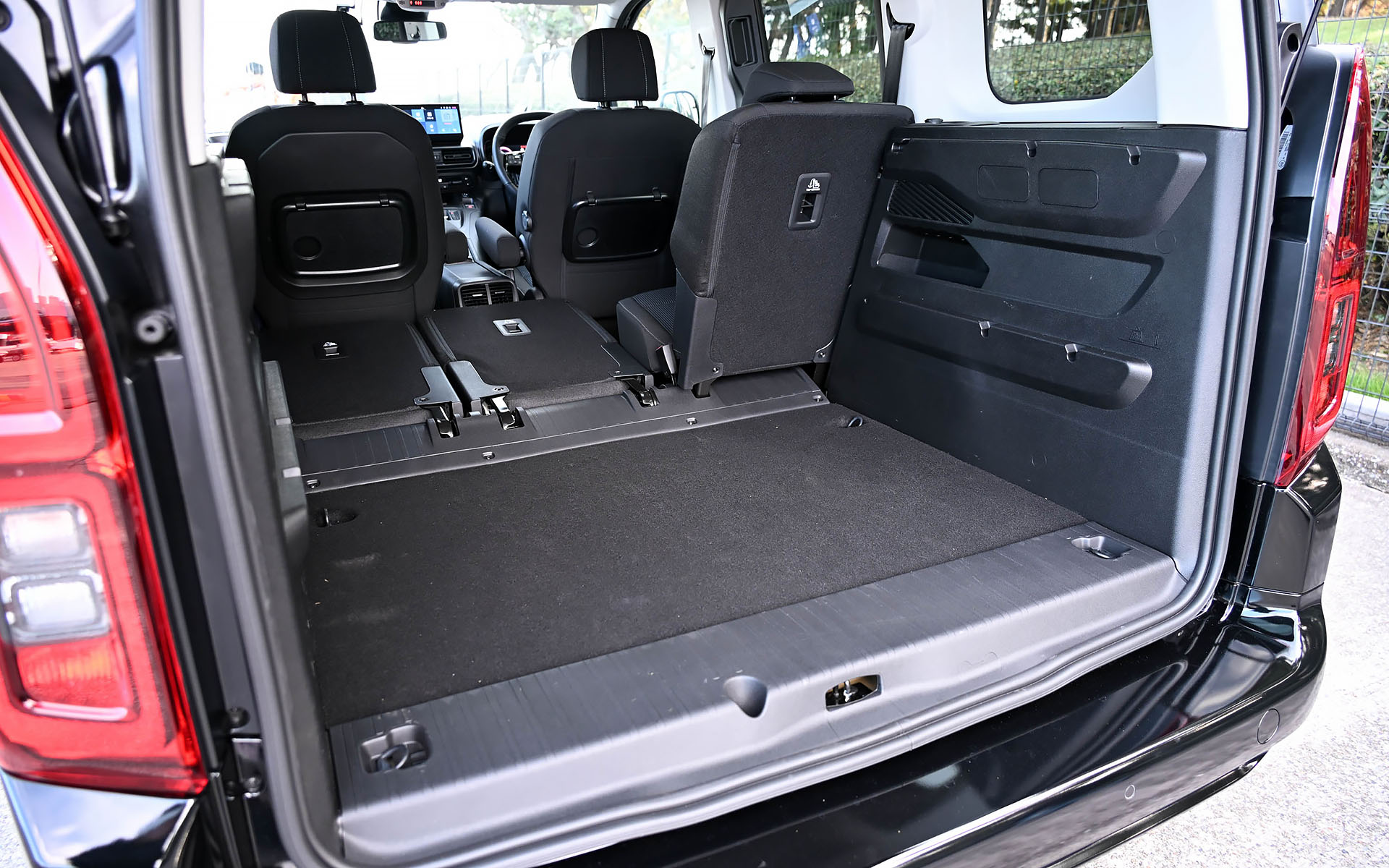 シートアレンジもバリエーションが豊富。最大2126Lまで拡大可能