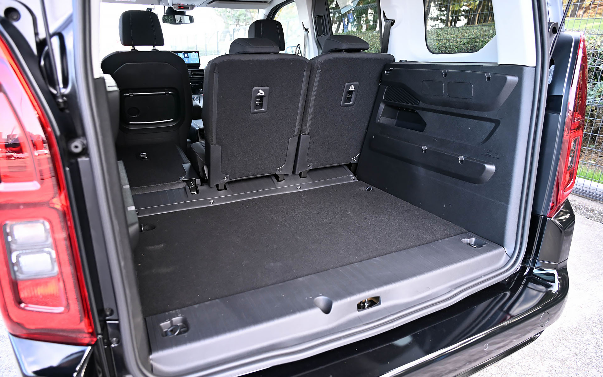 シートアレンジもバリエーションが豊富。最大2126Lまで拡大可能