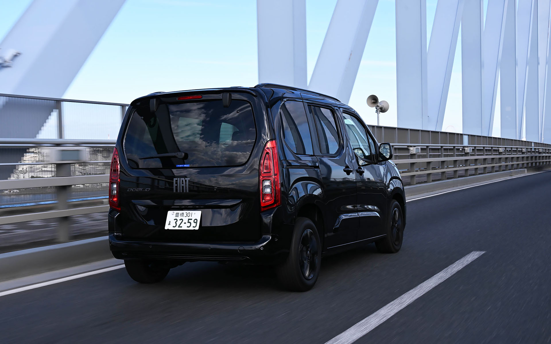 安全運転支援システムの機能も向上し、後部座席の乗り心地もよいドブロ。お出かけにはもってこいの1台