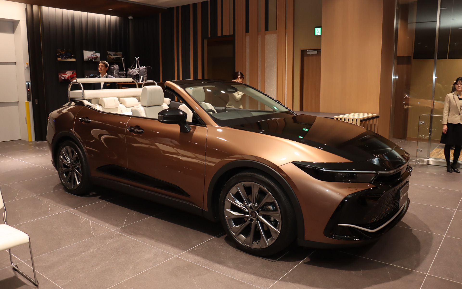 クラウンクロスオーバーをベース車として使うオープンカー