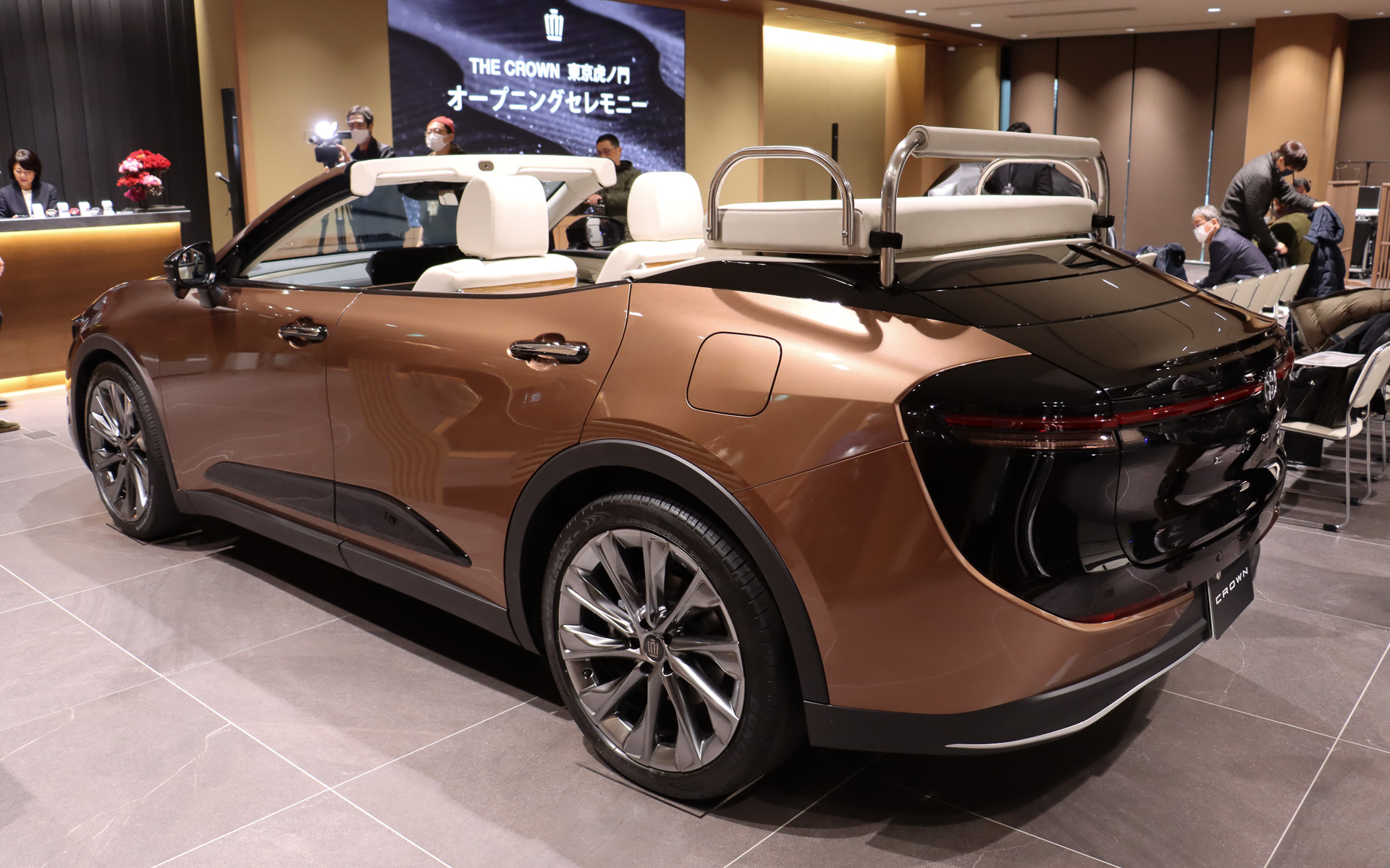 クラウンクロスオーバーをベース車として使うオープンカー