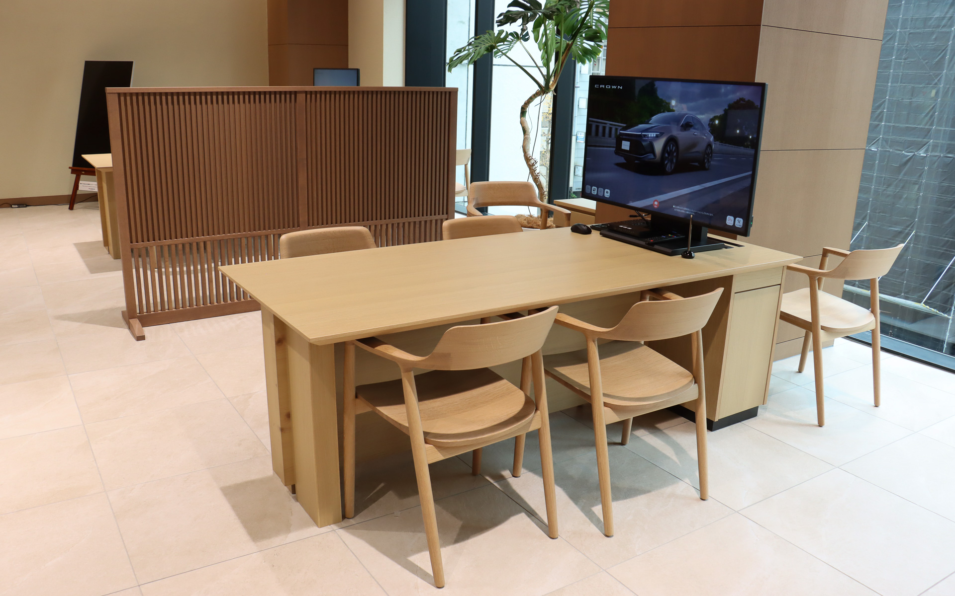 トヨタモビリティ東京 虎ノ門店の商談スペース