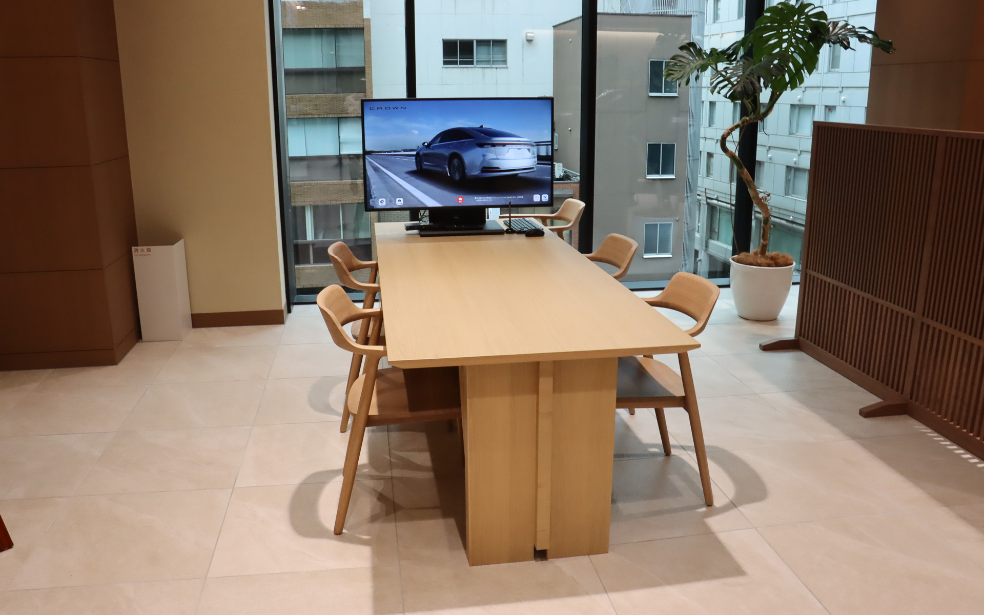 トヨタモビリティ東京 虎ノ門店の商談スペース