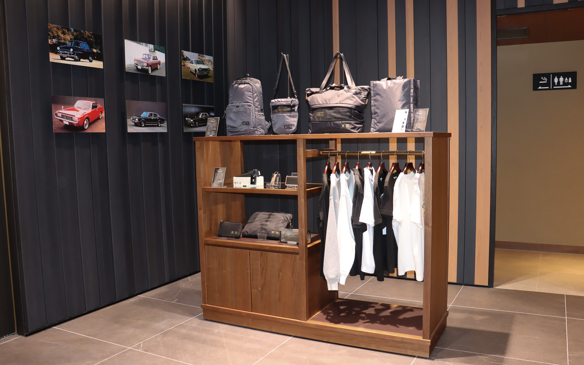 THE CROWN専売アイテムを陳列する「THE CROWN COLLECTION」