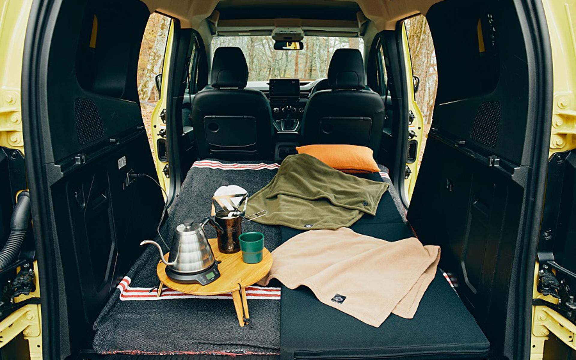 リアラゲッジマットレスセット、ヒーター機能付ブランケット