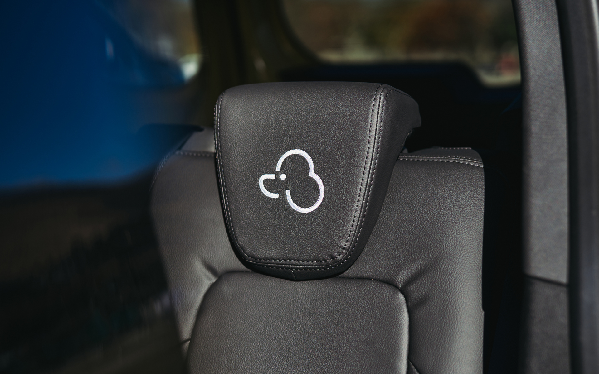 ロゴはフレンチブルドッグ、レトリーバー、ダックスフント、トイプードルの4種類から選択可能。