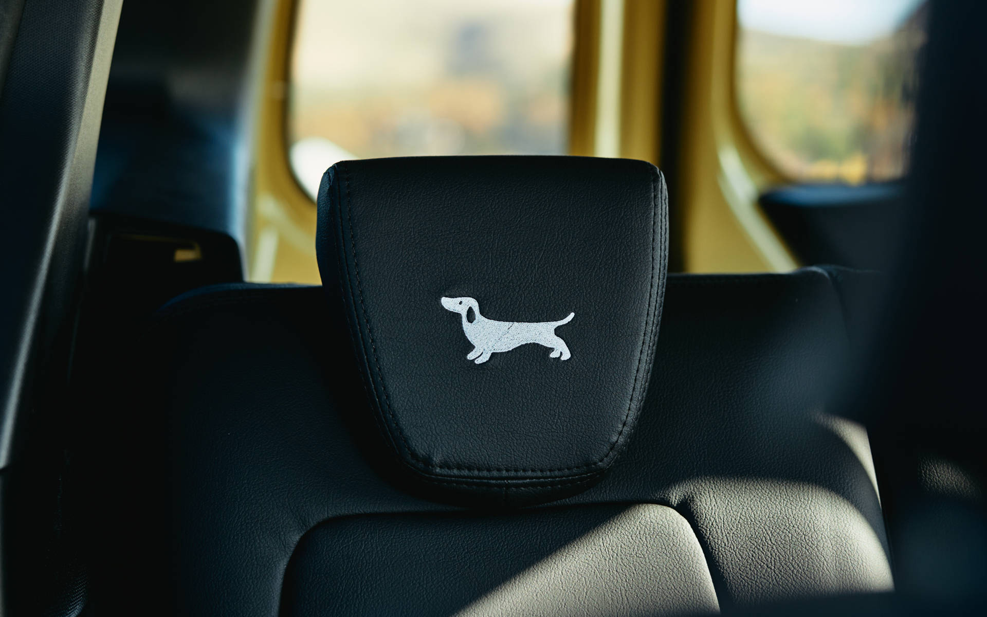 ロゴはフレンチブルドッグ、レトリーバー、ダックスフント、トイプードルの4種類から選択可能。