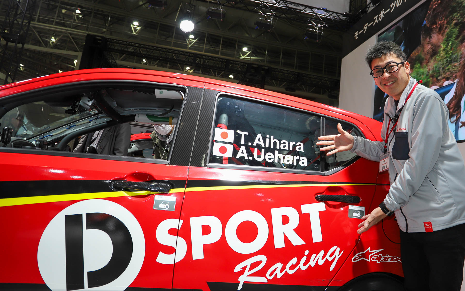 ダイハツとSPKは1月10日にD-SPORT Racing Teamの2025年体制を発表。新たにドライバーの相原氏とコンビを組むコ・ドライバーがアナウンサーの上原あずみ氏に変更となった。これまでコ・ドライバーを務めていた写真の萩野司氏は、モータースポーツのすそ野を広げるべく、ラリーに参戦してみたいという一般ドライバーの支援を幅広く行なっていくとのこと