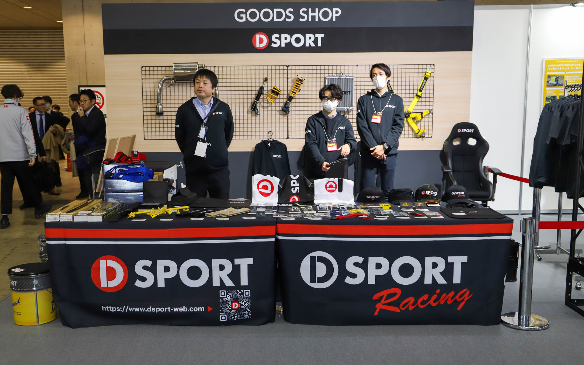 ブースの奥ではD-SPORTグッズの販売も行なわれている