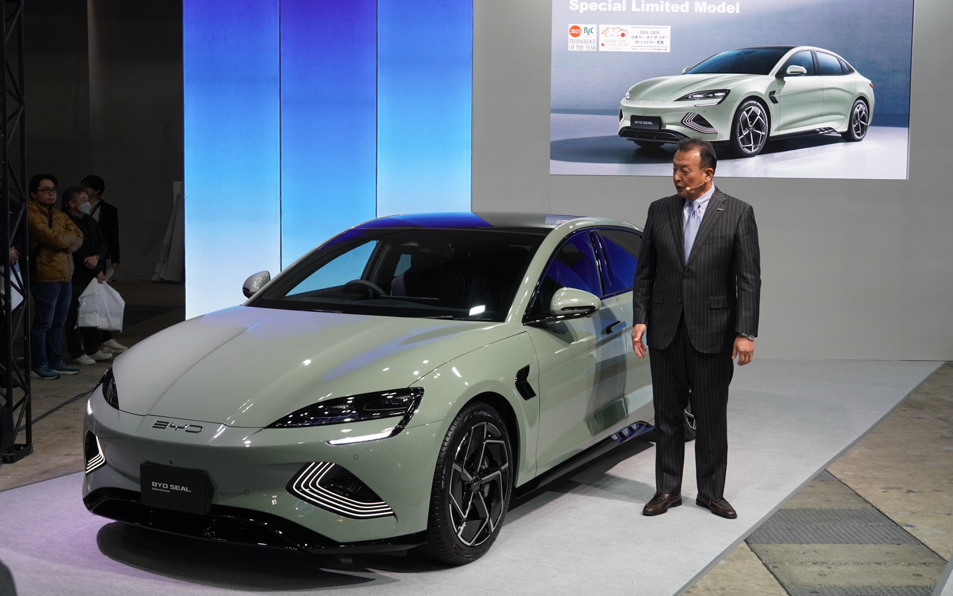 日本カー・オブ・ザ・イヤーの10ベストに入ったほか、RJC カーオブザイヤーの自動車関連技術に与えられる「RJC テクノロジーオブザイヤー」を受賞を受賞したこともアピール