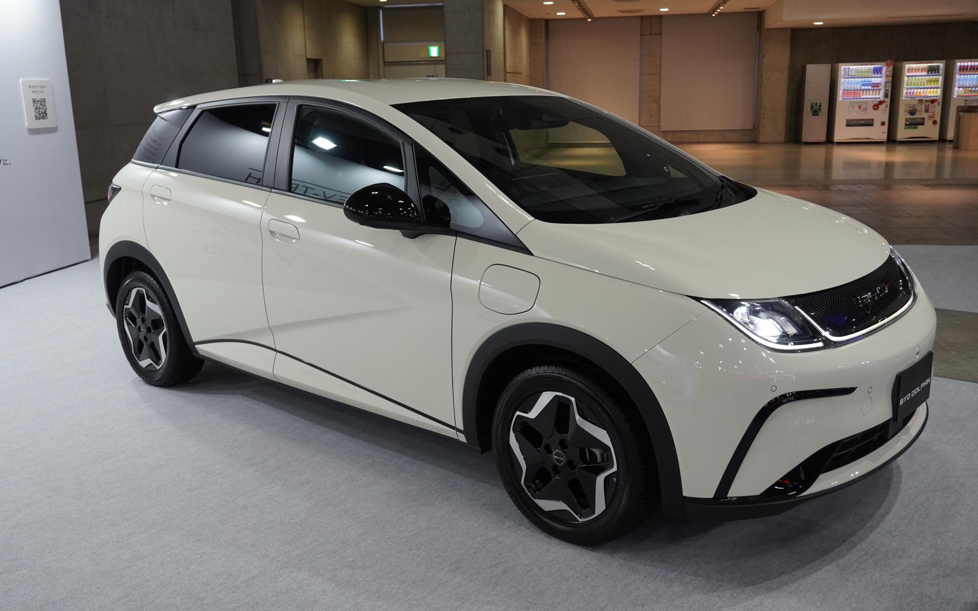 乗り込んで中のスペースなどを確認することも可能だ