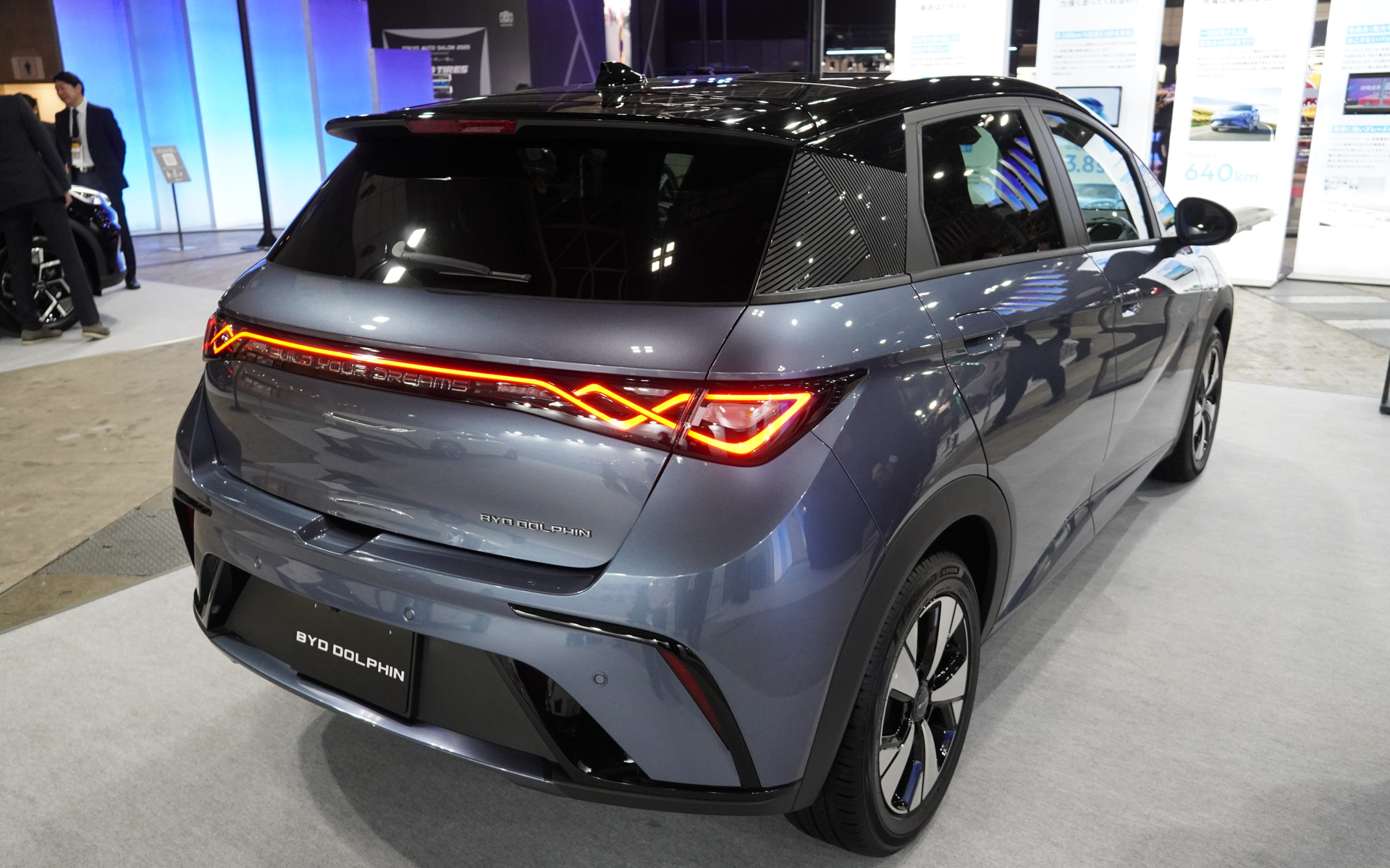 乗り込んで中のスペースなどを確認することも可能だ