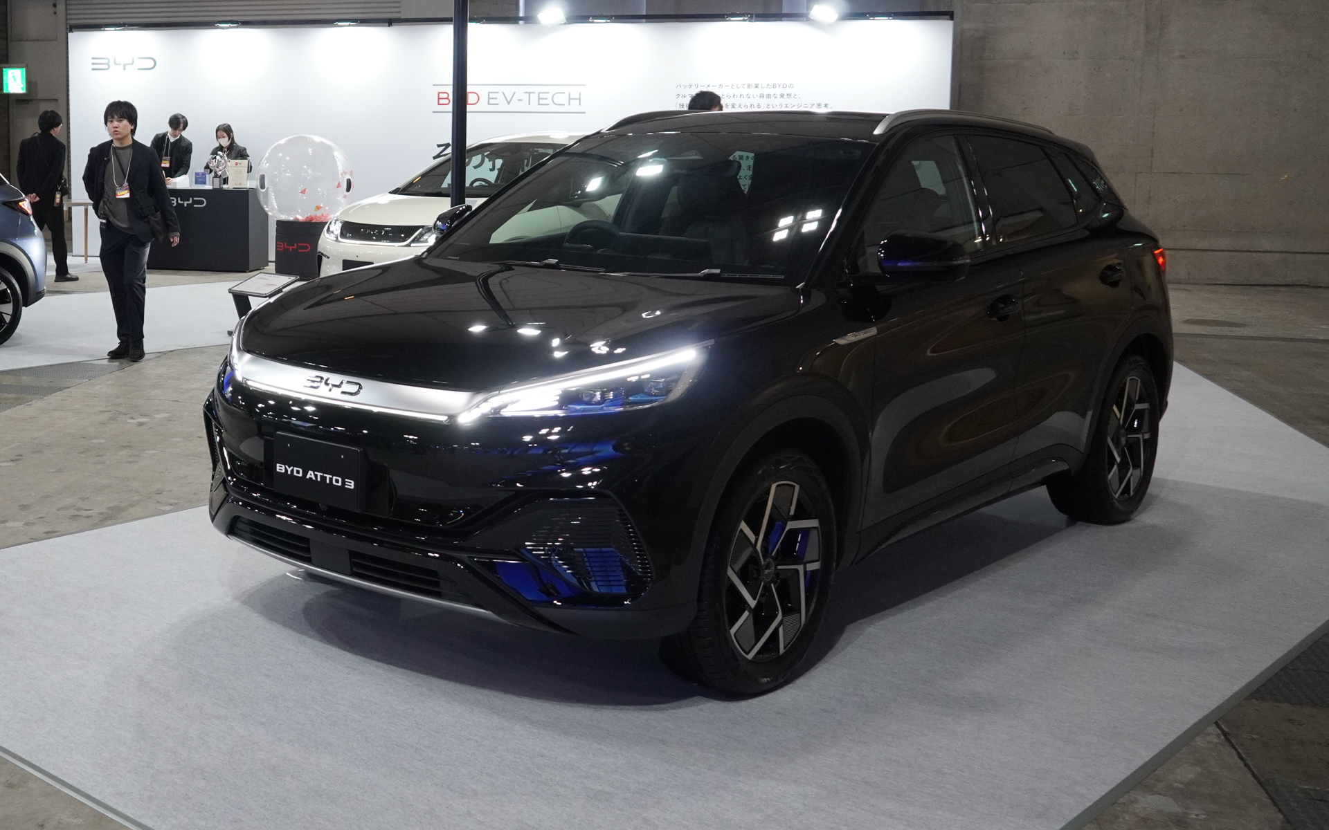 SUVの「ATTO 3」は1台を展示
