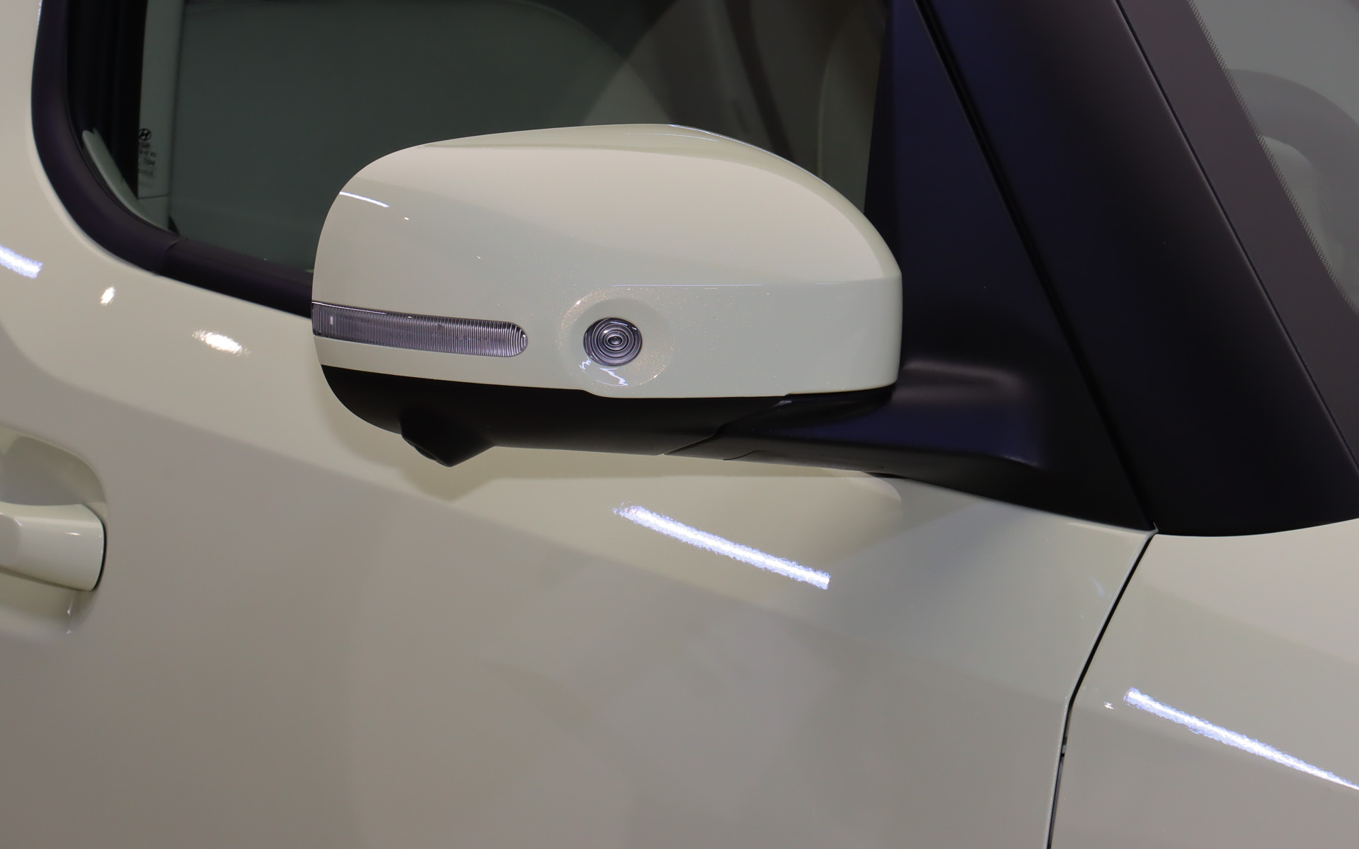 LEDターンランプ付きのカラードドアミラーはVoyageとLoungeで採用