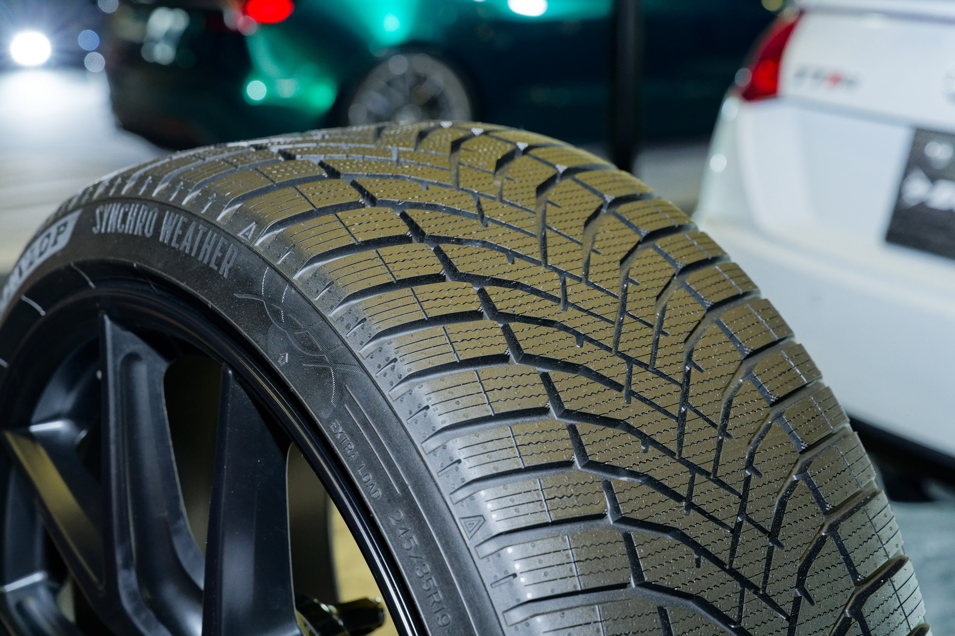 シンクロウェザーは2024年10月に発売した次世代オールシーズンタイヤ