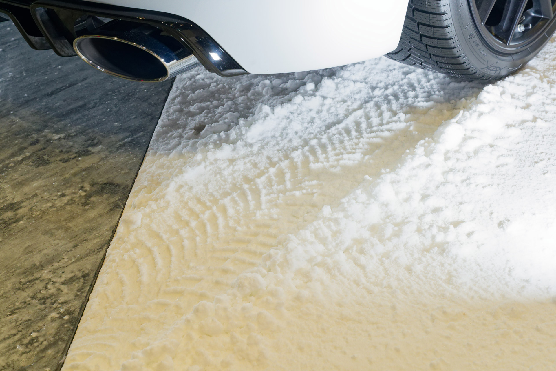 4種類の路面の質感を再現するため、車両の足下の造形にもこだわっているので、ぜひ見ていただきたい