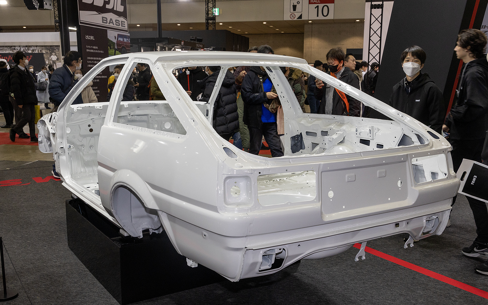 錆びた部分などもあらゆる手を使い直していく。トヨタにはヘリテージパーツがあるので使えるところは有効に使うが、そうしたヘリテージパーツもまた稀少なので、キチンと扱えるところでキチンと使ってもらうのが理想だ